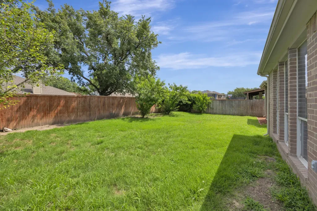 3244 Serpis Grand Prairie TX 75054