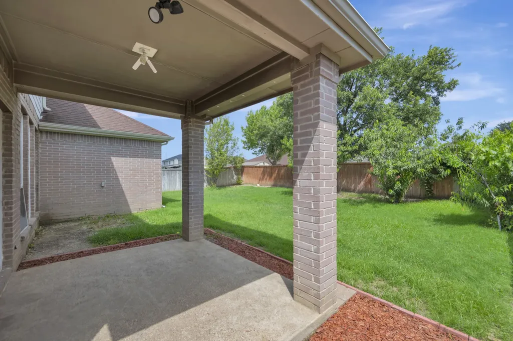 3244 Serpis Grand Prairie TX 75054