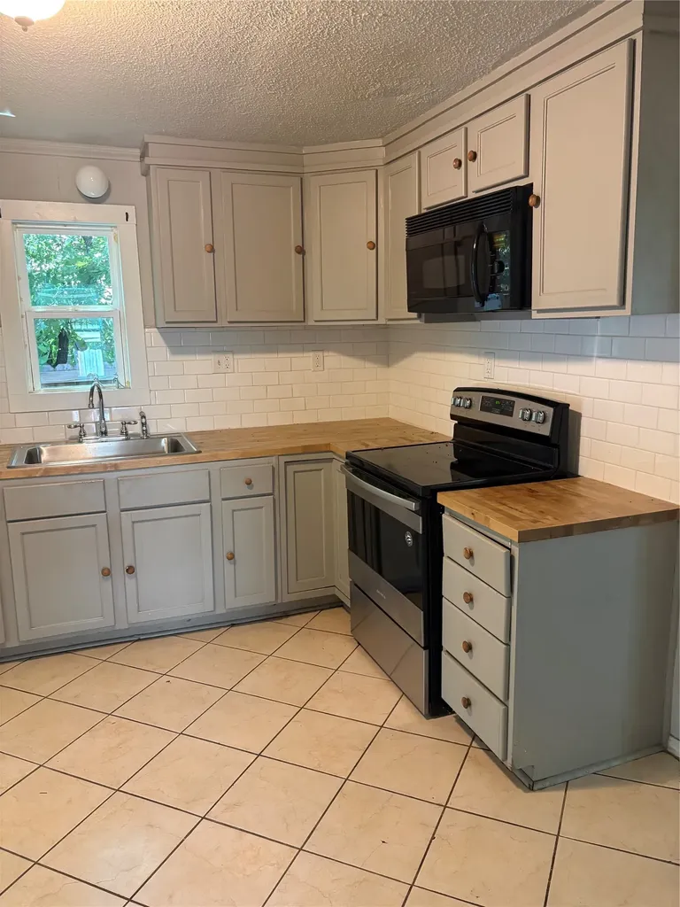 330 E Thompson Street Jacksboro TX 76458