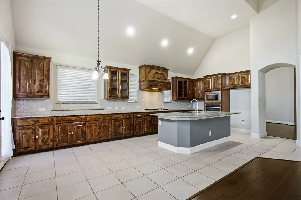 824 Marietta Lane Aubrey TX 76227