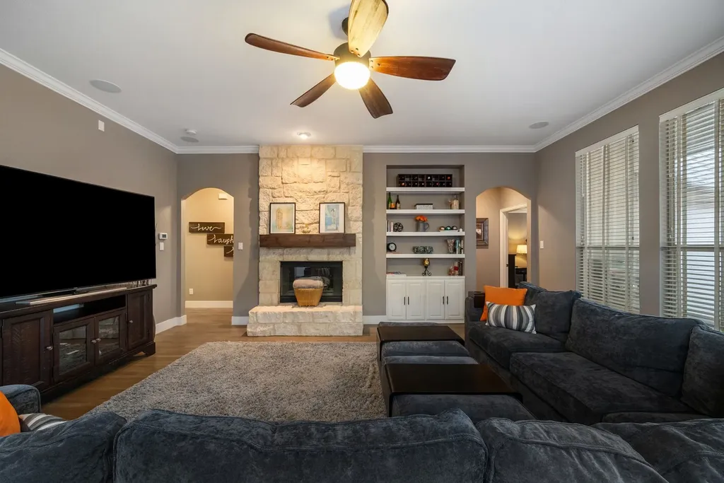 1910 Skipaway Drive Rowlett TX 75088