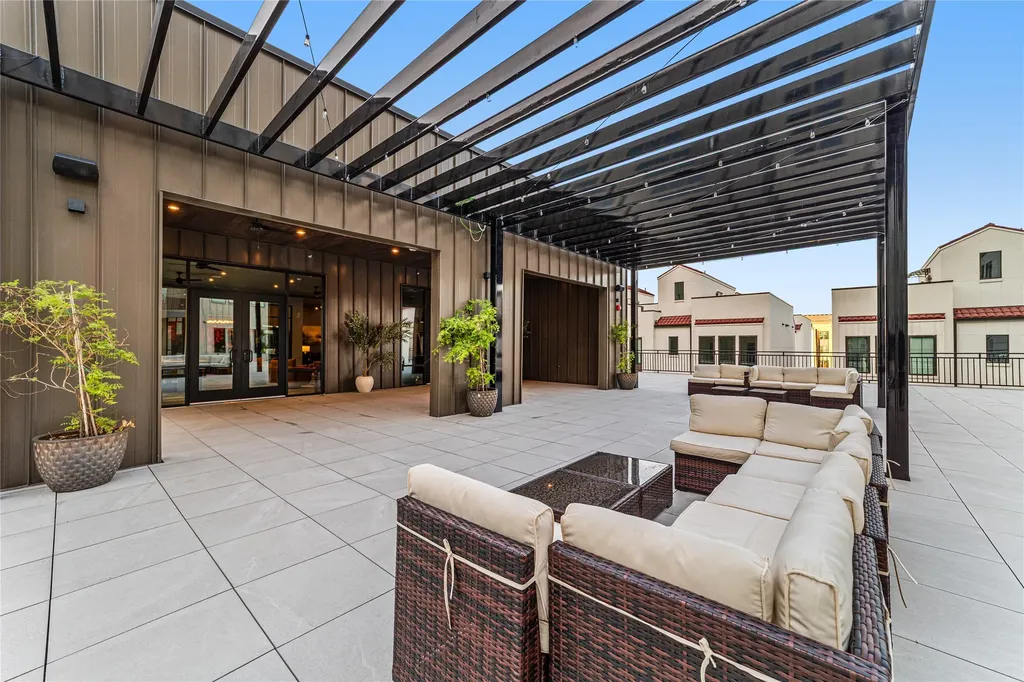1900 S Ervay Street Dallas TX 75215