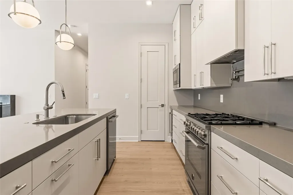 1900 S Ervay Street Dallas TX 75215