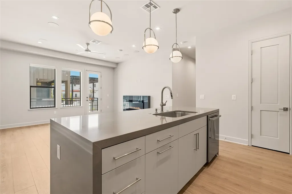 1900 S Ervay Street Dallas TX 75215