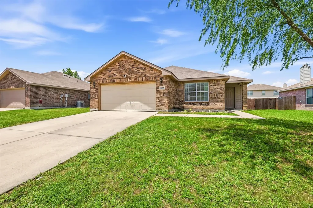 1637 Dream Catcher Way Krum TX 76249