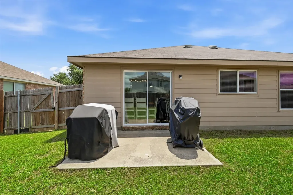 1637 Dream Catcher Way Krum TX 76249