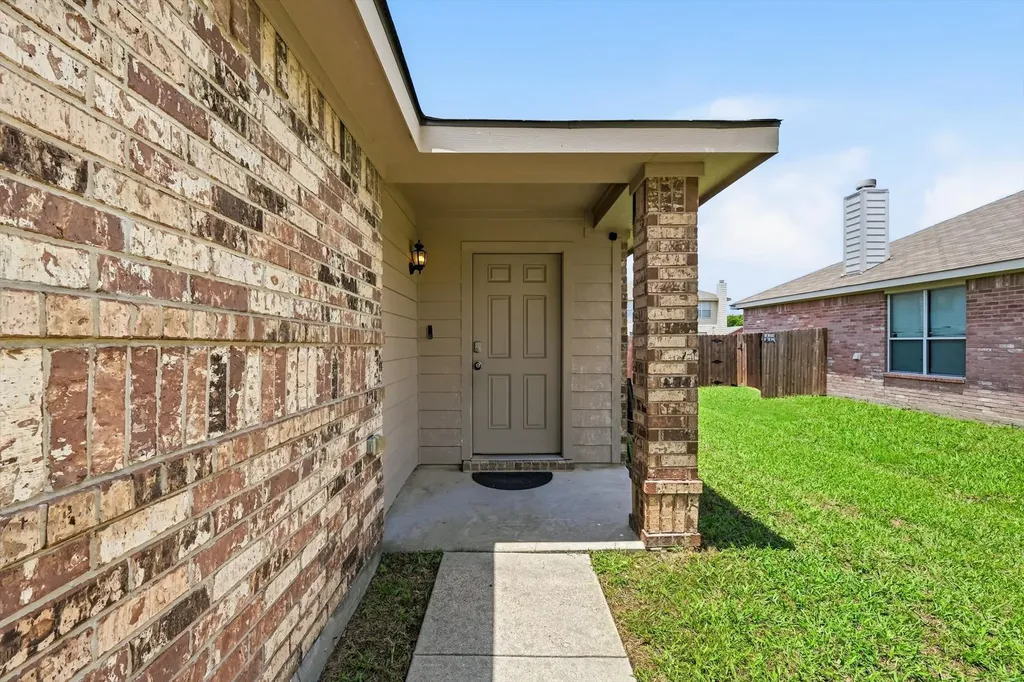 1637 Dream Catcher Way Krum TX 76249