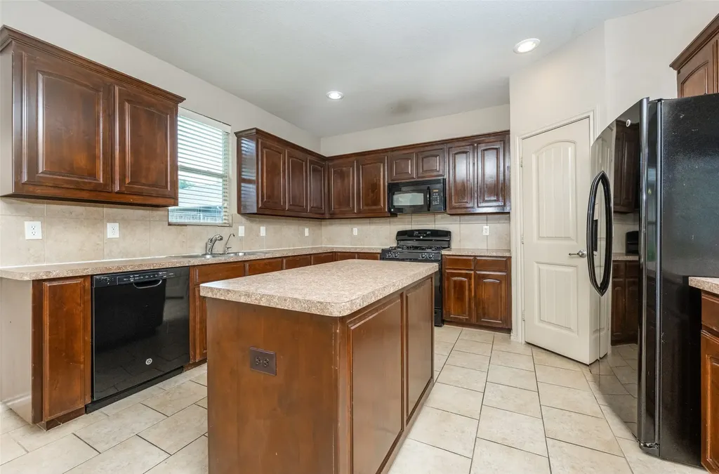 1104 Nora Lane Denton TX 76210
