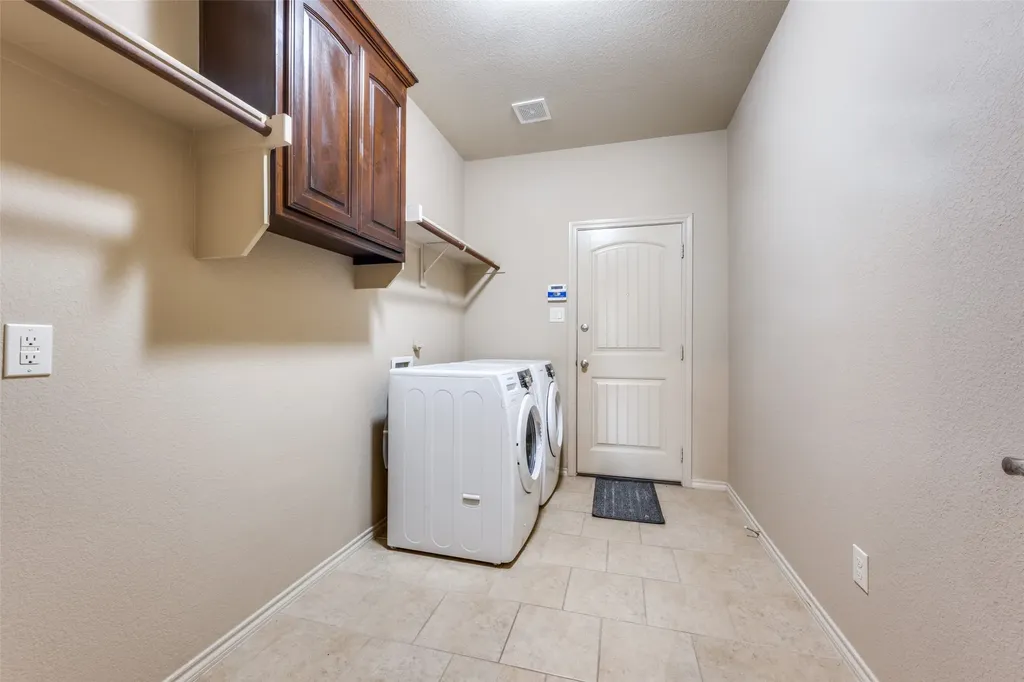 1104 Nora Lane Denton TX 76210
