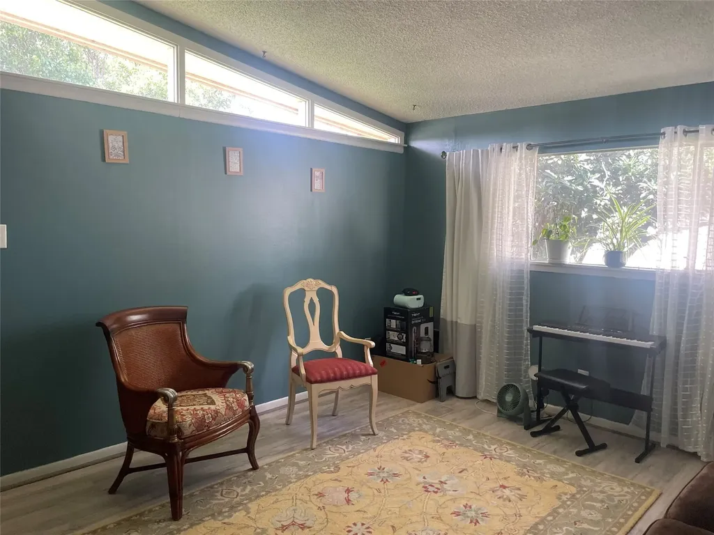 1140 W Forest Street Munday TX 76371