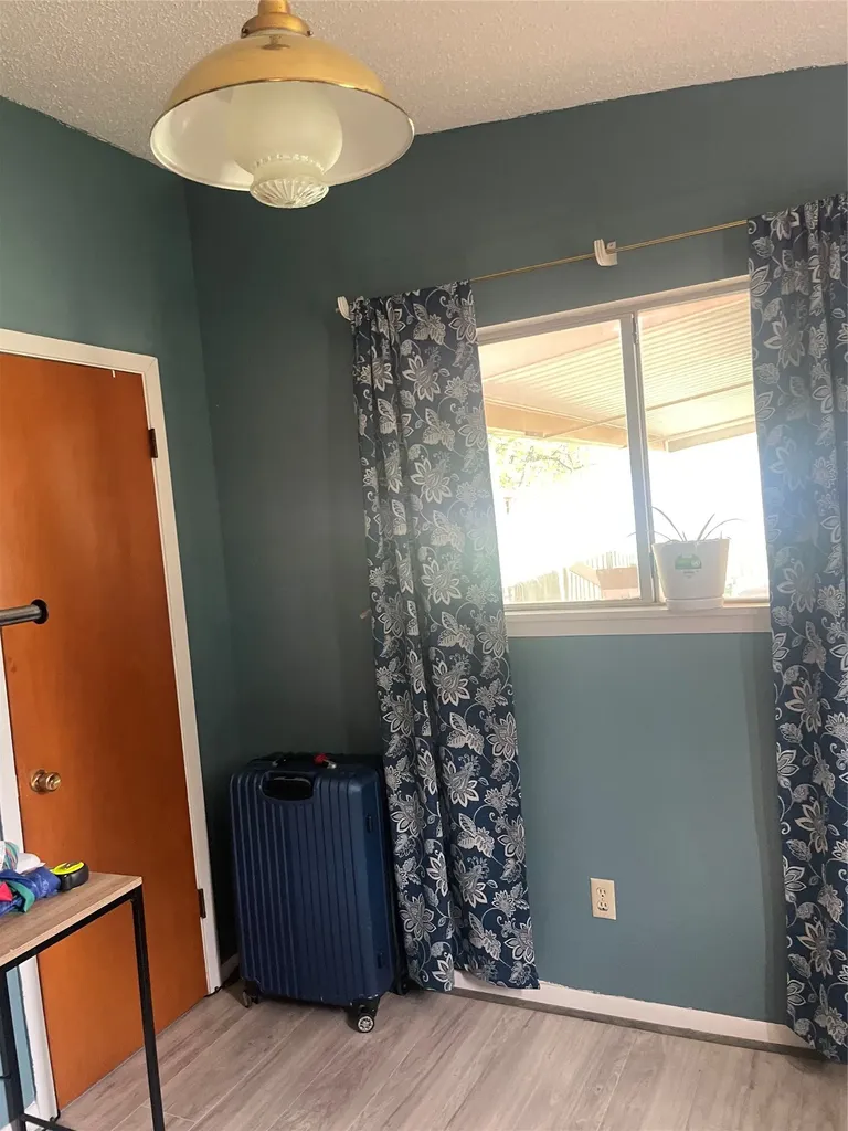 1140 W Forest Street Munday TX 76371