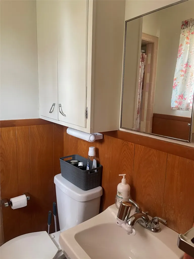 1140 W Forest Street Munday TX 76371