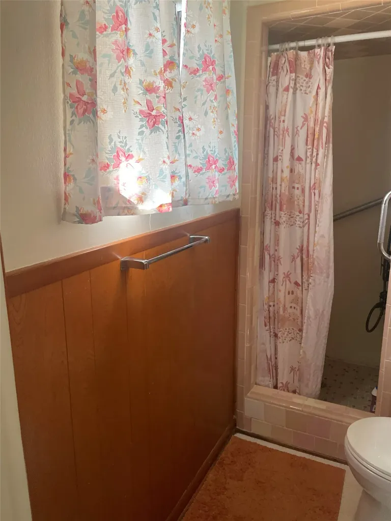 1140 W Forest Street Munday TX 76371