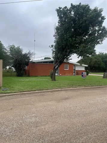 1140 W Forest Street Munday TX 76371