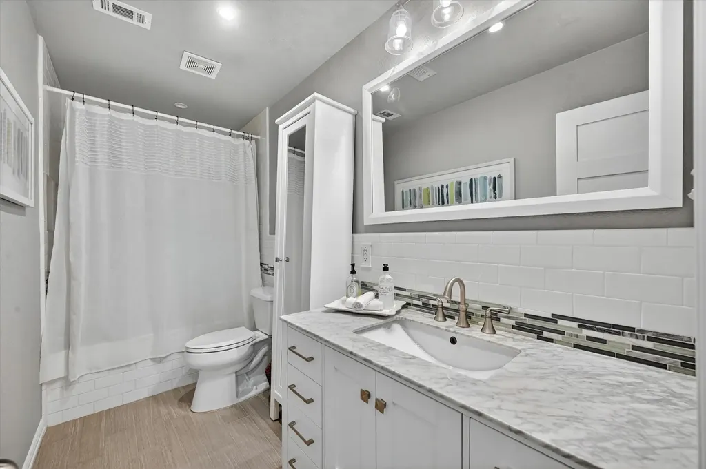 200 Cross Timbers Drive Double Oak TX 75077