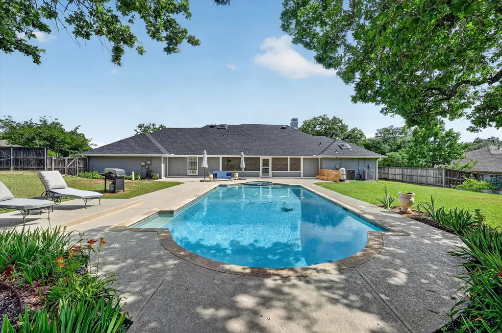 200 Cross Timbers Drive Double Oak TX 75077