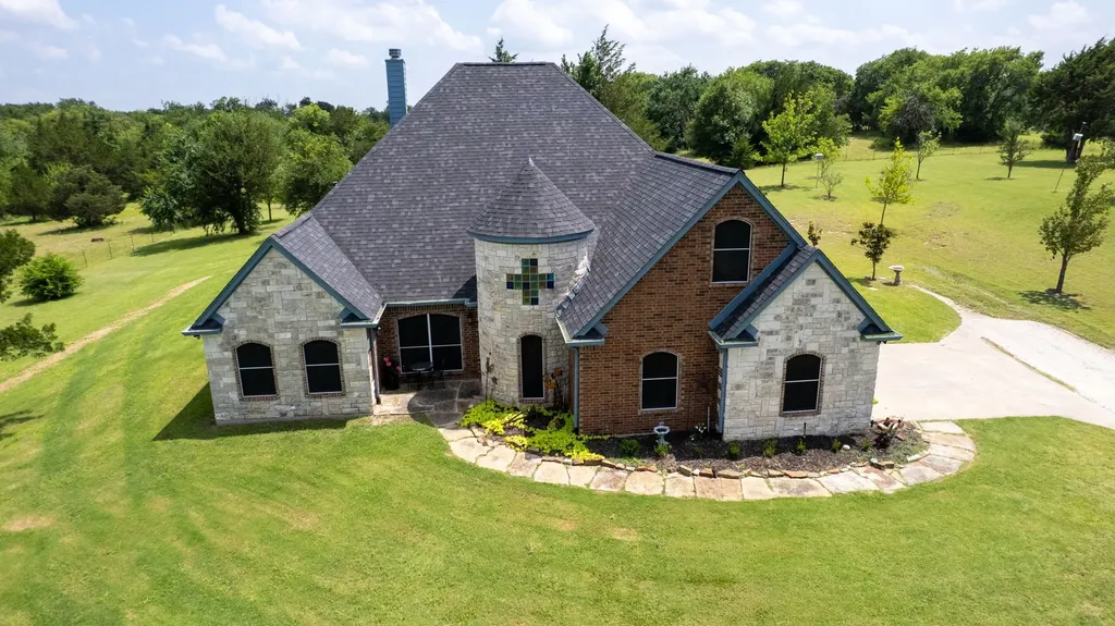 303 Celtic Road Howe TX 75459