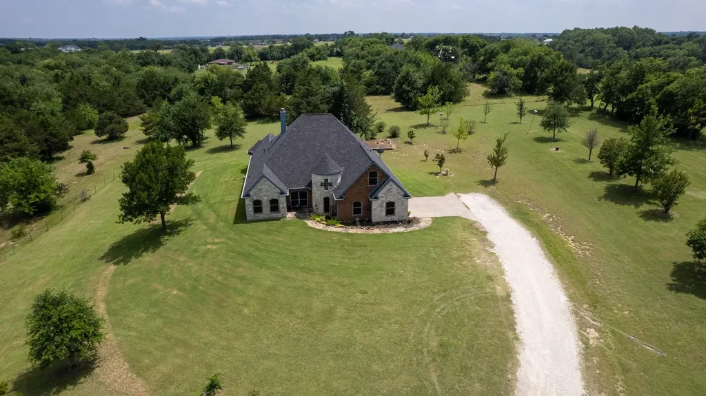 303 Celtic Road Howe TX 75459