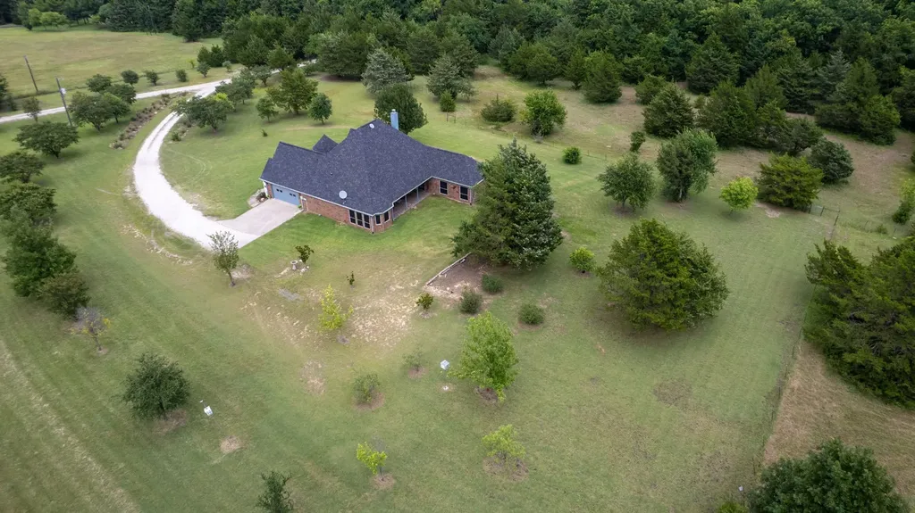 303 Celtic Road Howe TX 75459