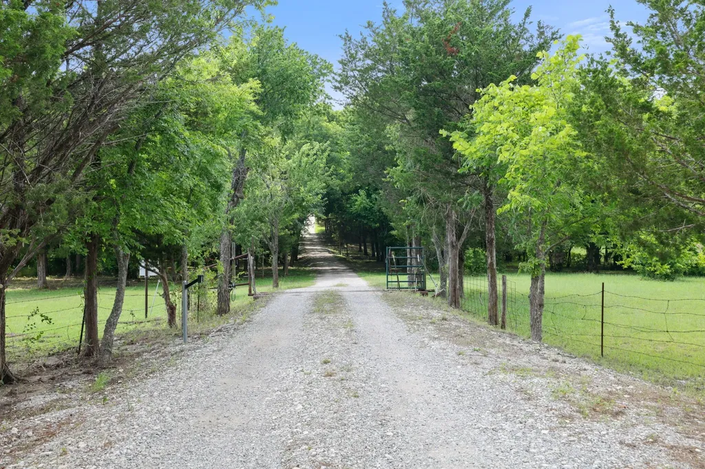 303 Celtic Road Howe TX 75459