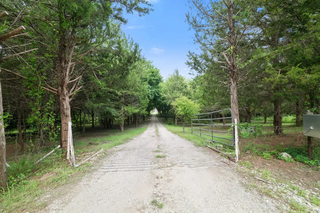 303 Celtic Road Howe TX 75459