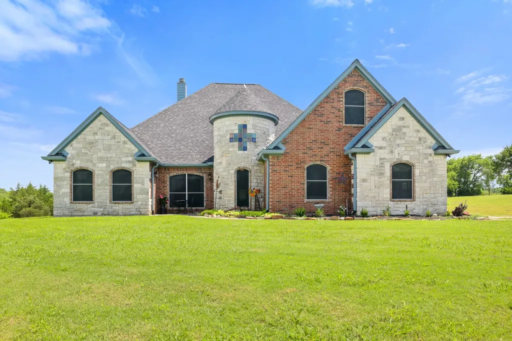 303 Celtic Road Howe TX 75459