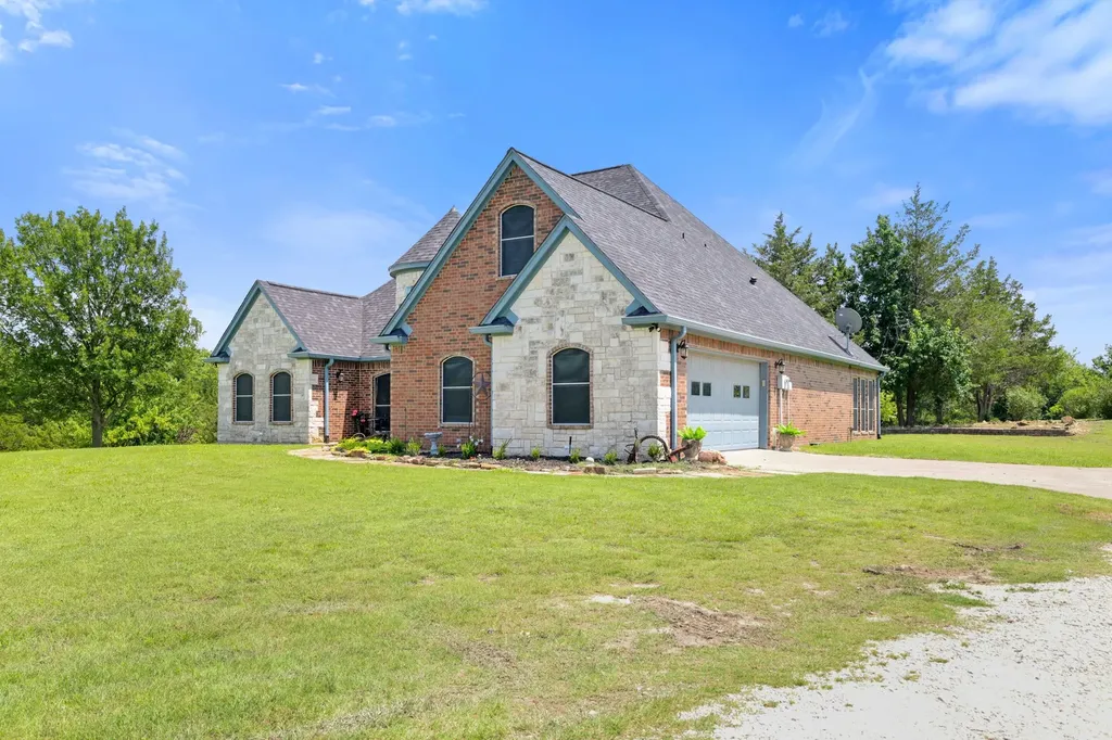 303 Celtic Road Howe TX 75459