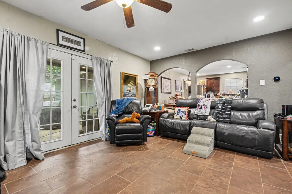 4133 Logan Street Irving TX 75062
