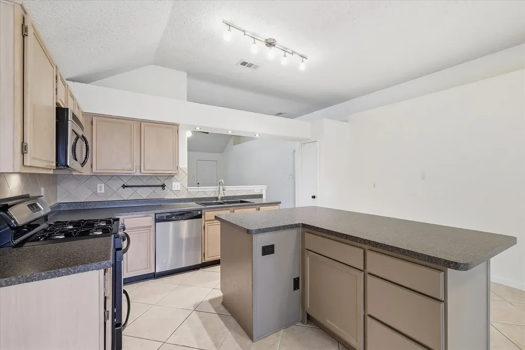 1424 Ridgecreek Drive Lewisville TX 75067