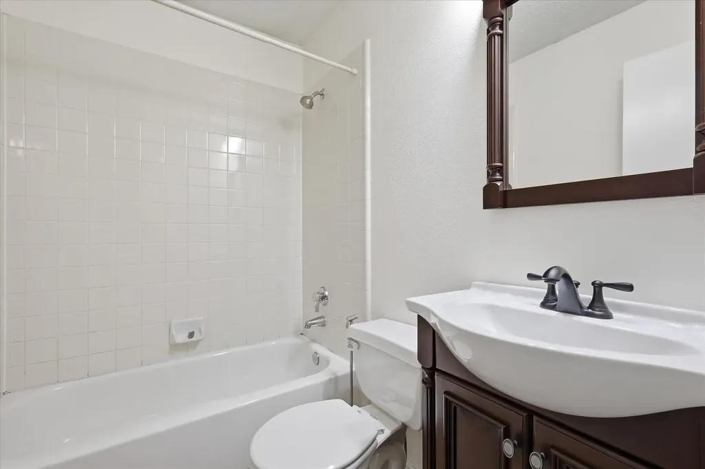 1424 Ridgecreek Drive Lewisville TX 75067