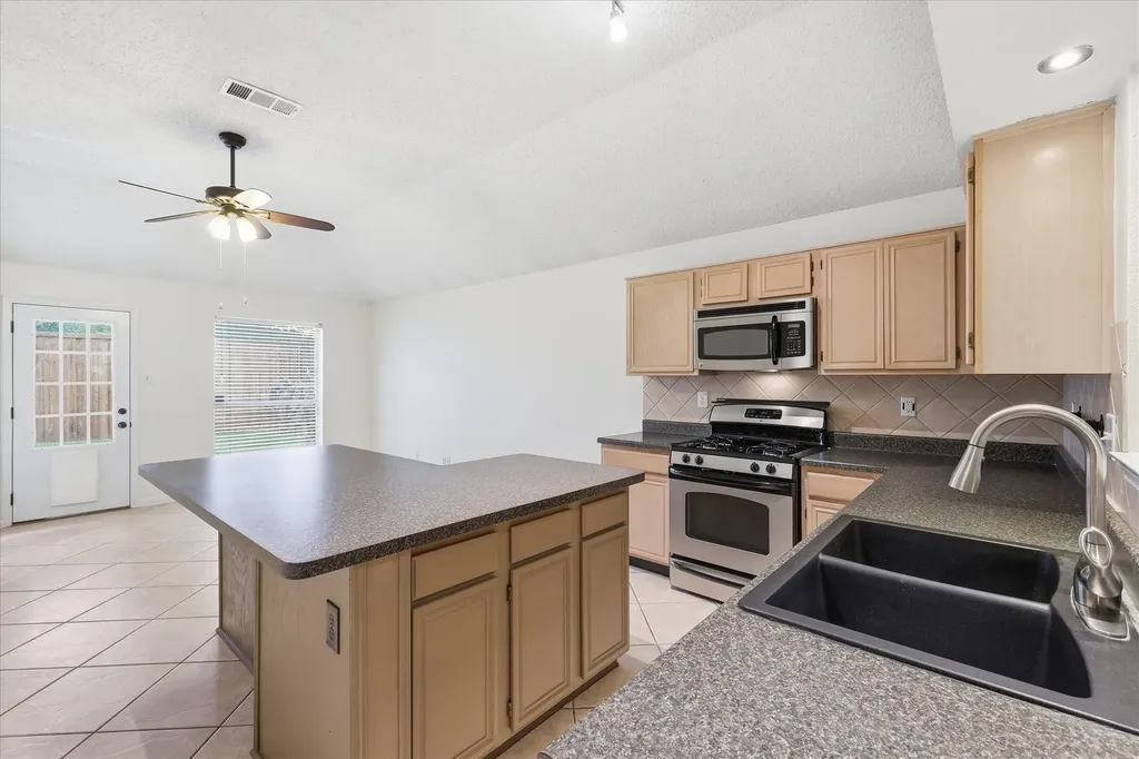 1424 Ridgecreek Drive Lewisville TX 75067