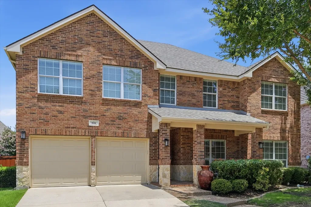 851 Branch Crossing Lantana TX 76226