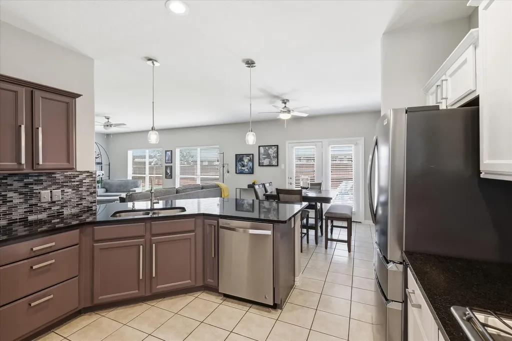 851 Branch Crossing Lantana TX 76226