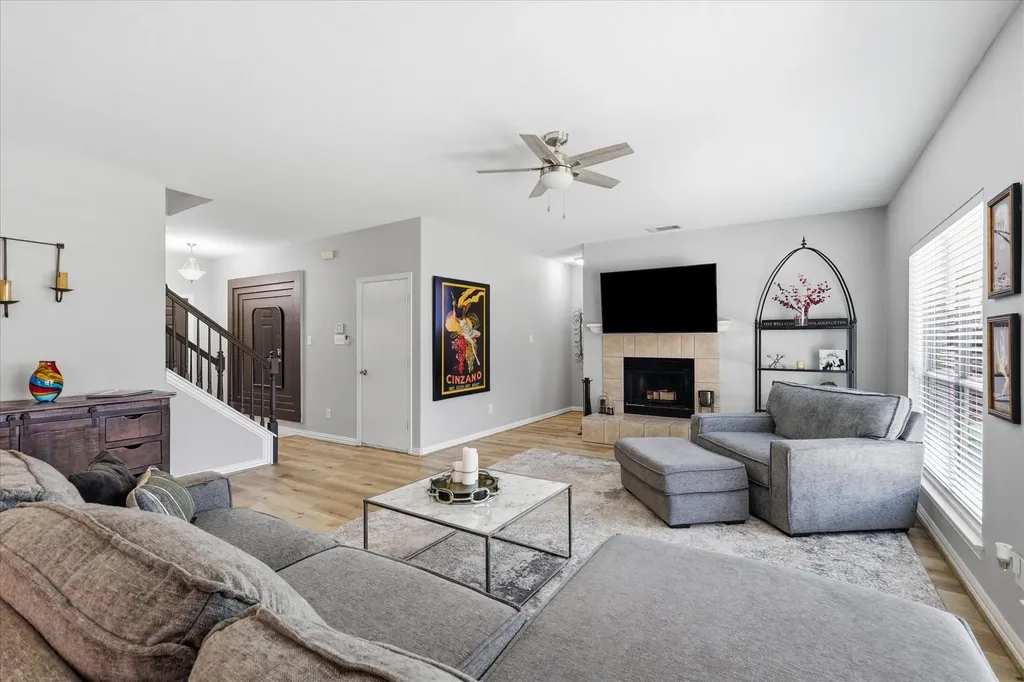 851 Branch Crossing Lantana TX 76226