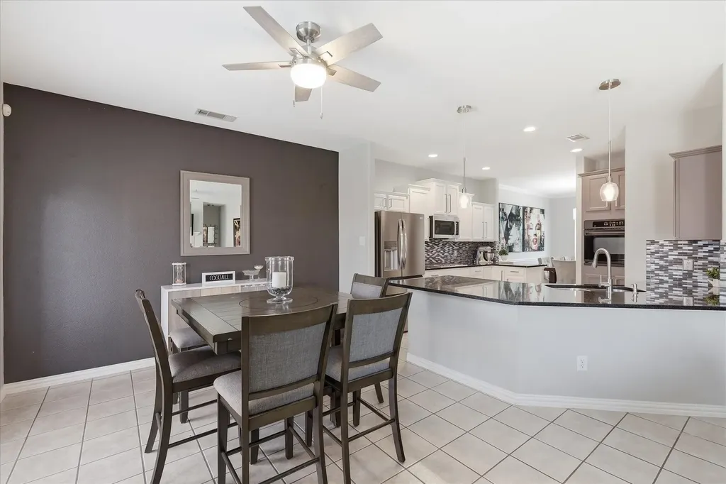 851 Branch Crossing Lantana TX 76226