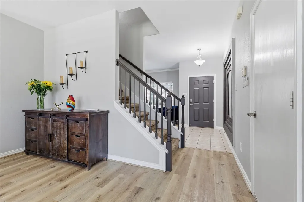 851 Branch Crossing Lantana TX 76226