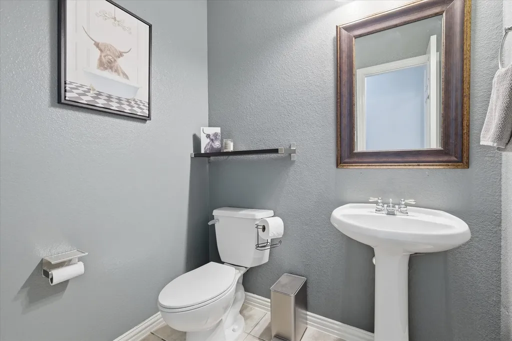 851 Branch Crossing Lantana TX 76226