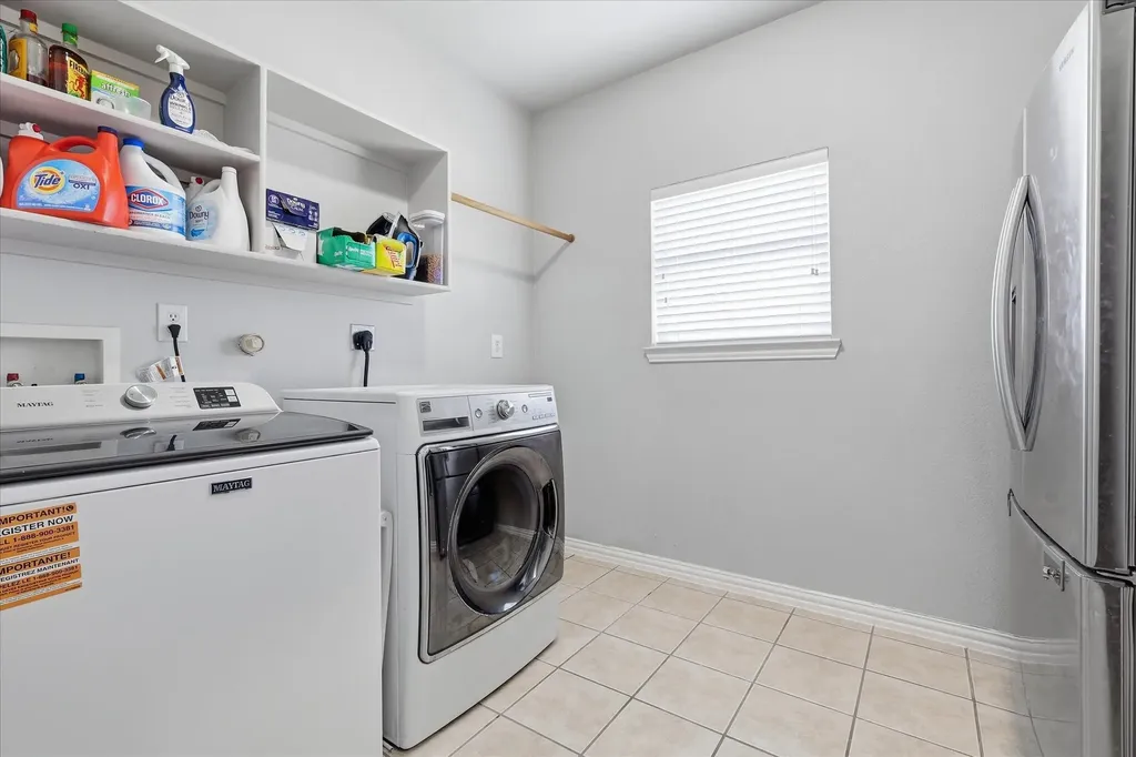 851 Branch Crossing Lantana TX 76226
