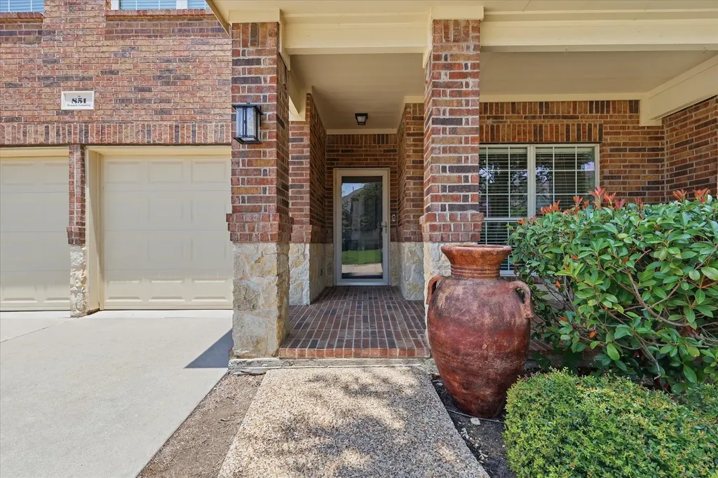 851 Branch Crossing Lantana TX 76226