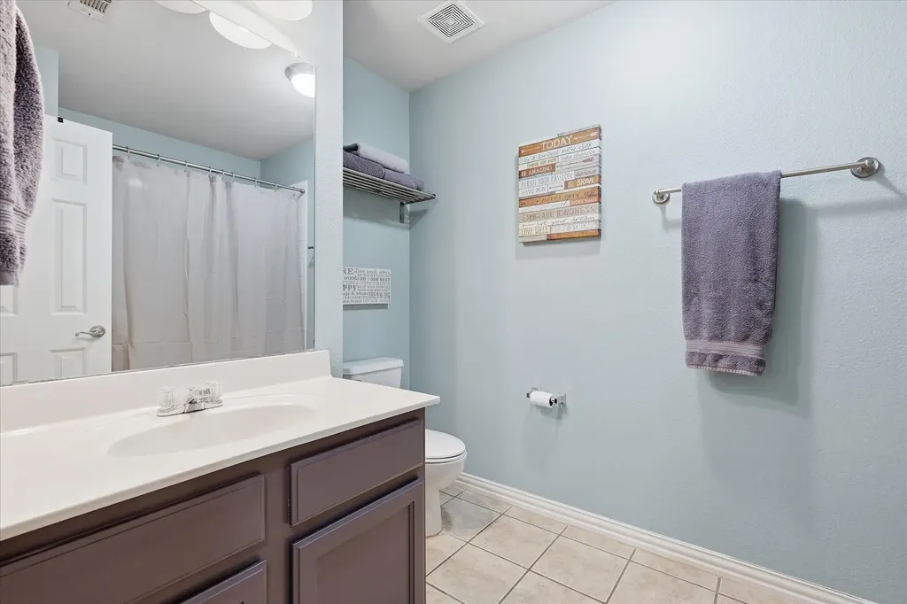 851 Branch Crossing Lantana TX 76226