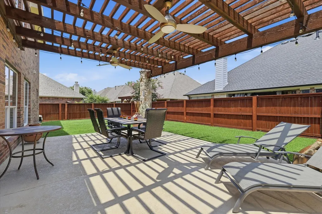 851 Branch Crossing Lantana TX 76226