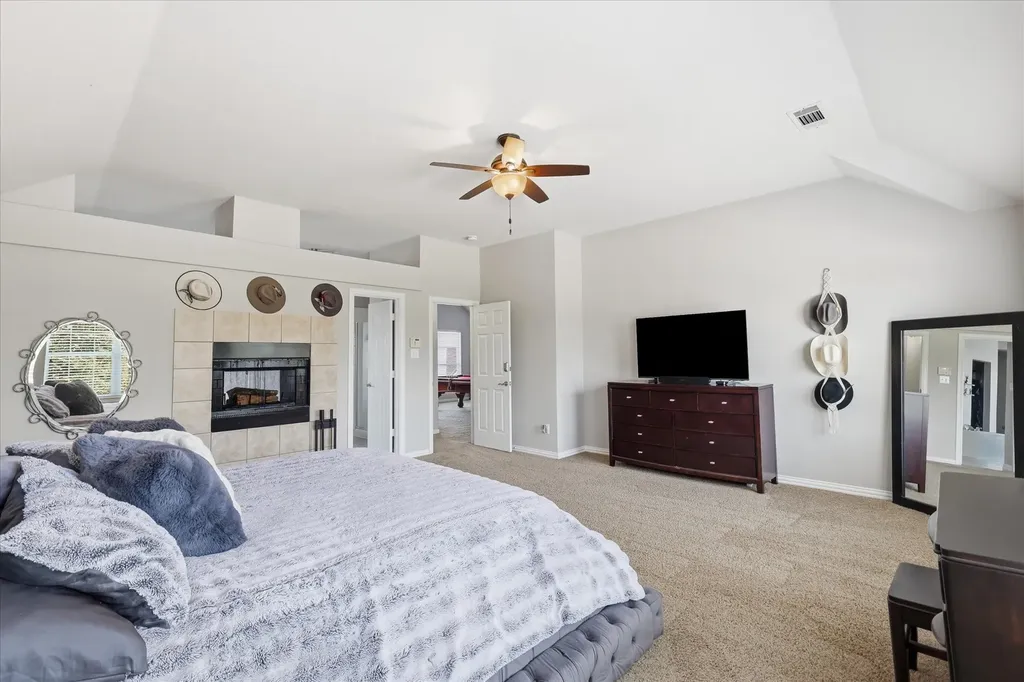 851 Branch Crossing Lantana TX 76226