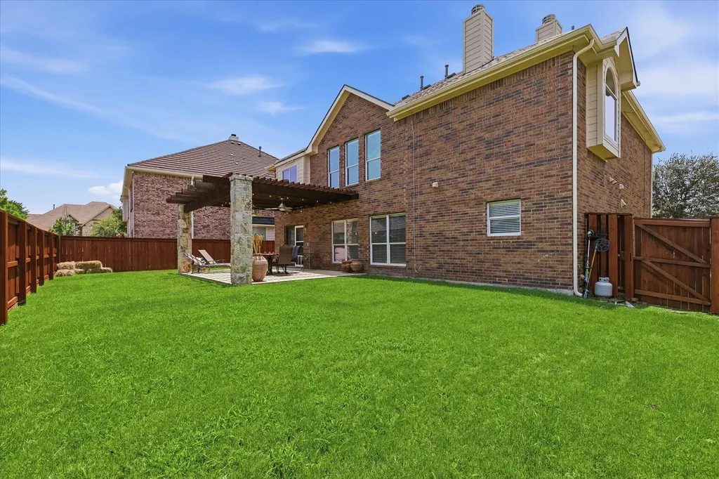 851 Branch Crossing Lantana TX 76226