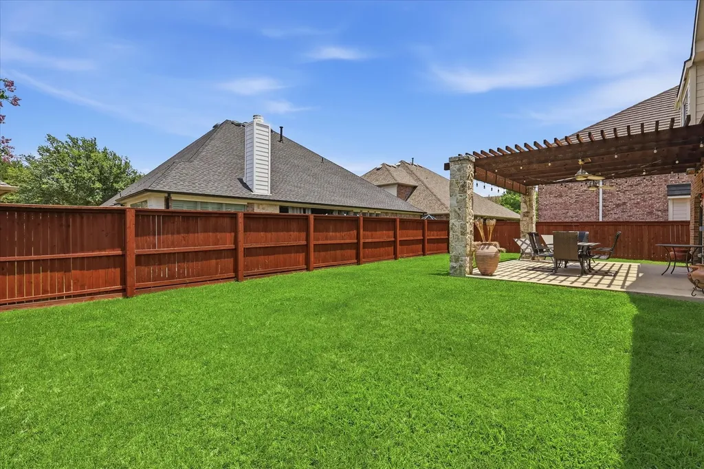 851 Branch Crossing Lantana TX 76226