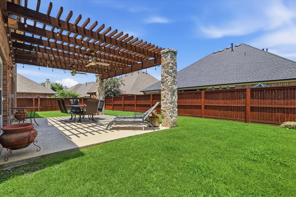 851 Branch Crossing Lantana TX 76226