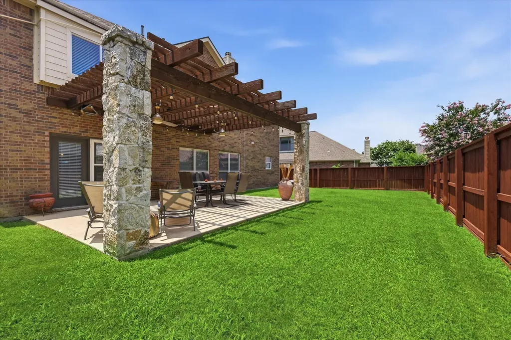 851 Branch Crossing Lantana TX 76226