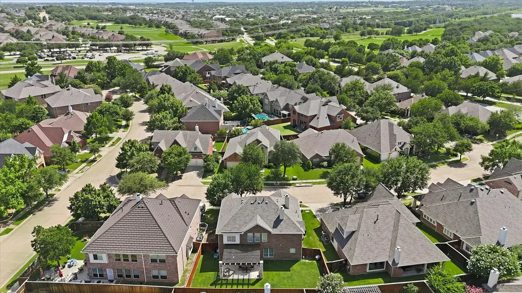 851 Branch Crossing Lantana TX 76226