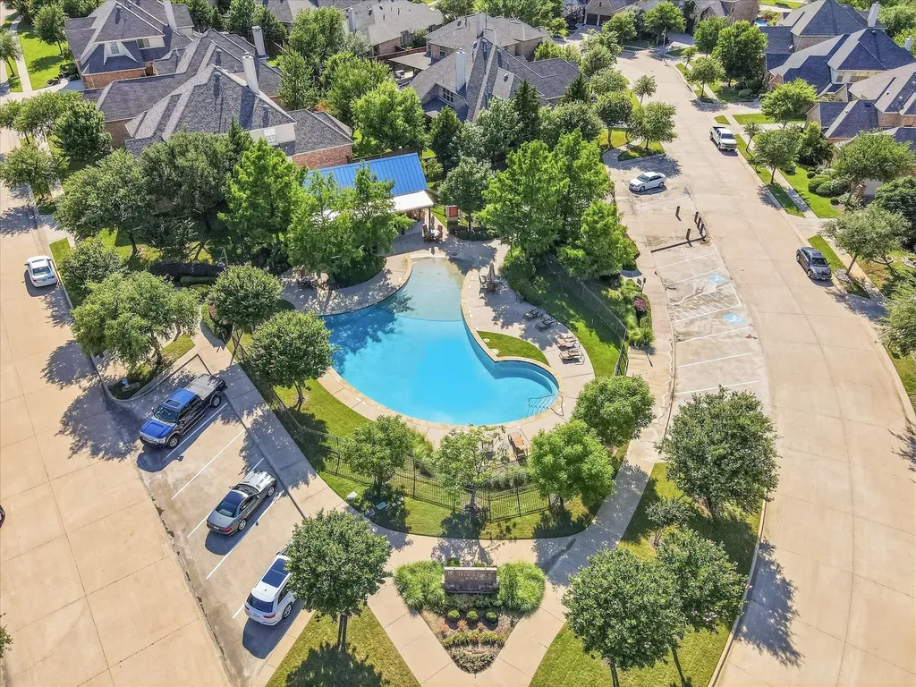 851 Branch Crossing Lantana TX 76226