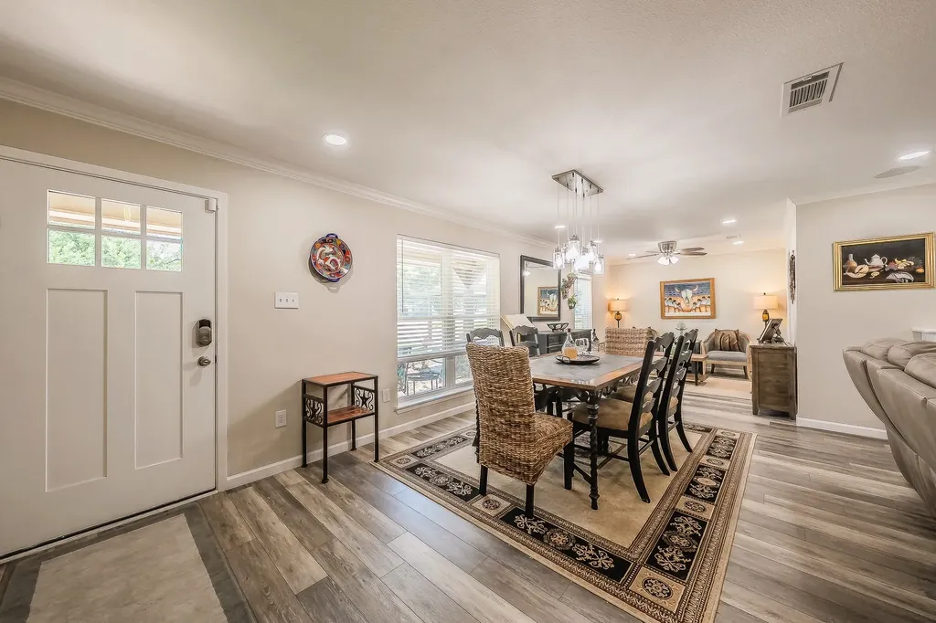 5004 Blackstone Drive River Oaks TX 76114