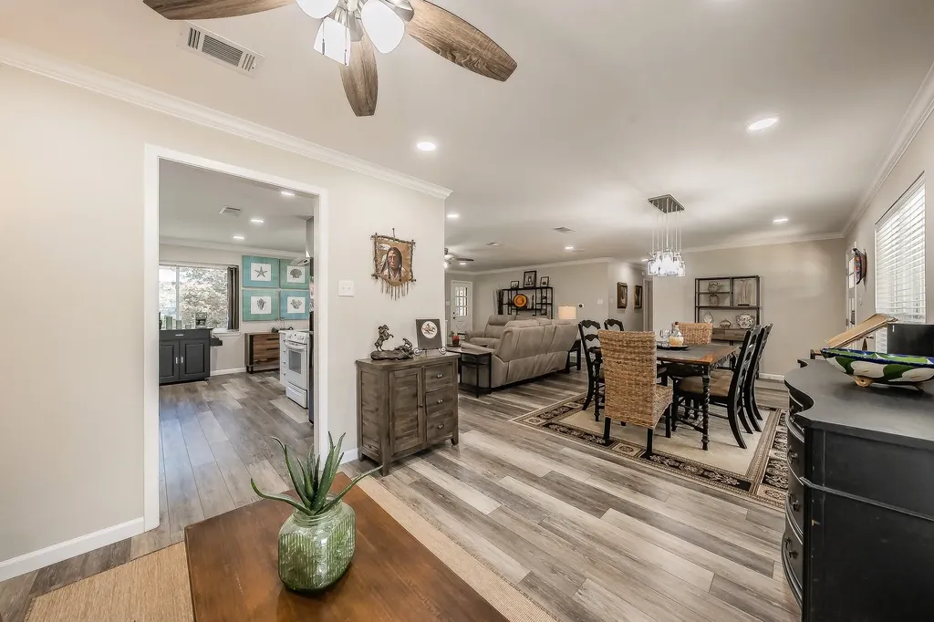 5004 Blackstone Drive River Oaks TX 76114